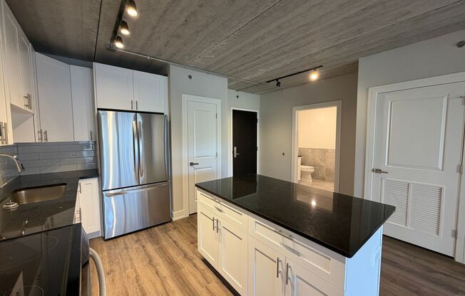 1 bed, 1 bath, 681 sqft, $2,475, Unit 952-504