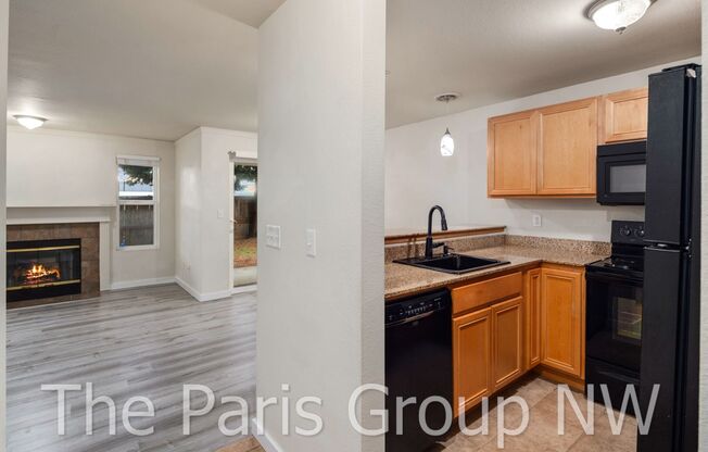 Delightful Double Suite TH *So Walkable! Updated, XL Backyard, Grg+2Pkg Spaces