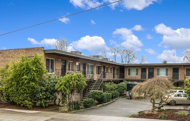 Spacious Capitol Hill 1-Bedroom with In-Unit Washer/Dryer – Prime Location!