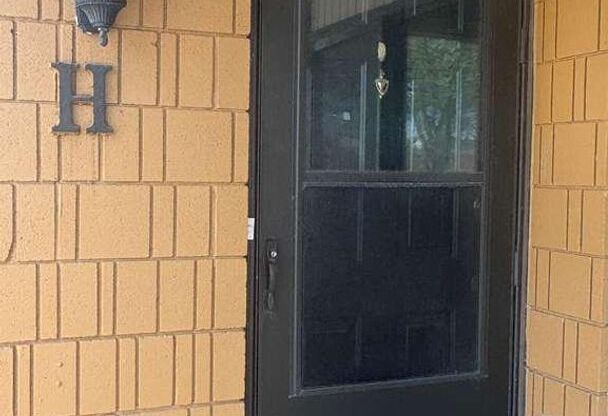 1 bed, 1 bath, 750 sqft, $1,350, Unit 8125-8125H