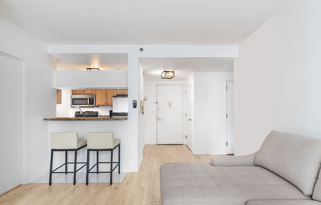 2 beds, 2 baths, $7,750, Unit 9D