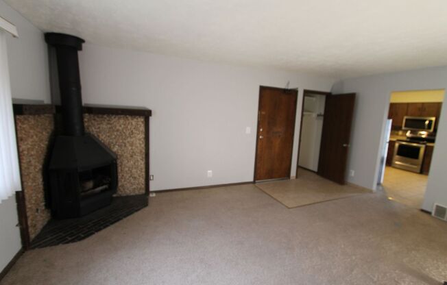 2 beds, 1 bath, 875 sqft, $1,075, Unit 10719-9