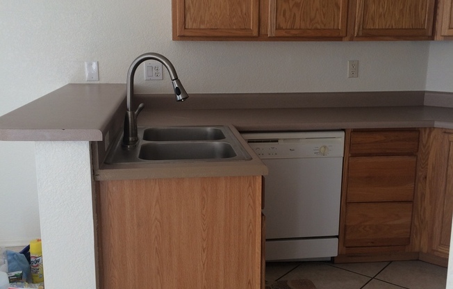 3 bedroom 2 bath Townhouse with loft in Chandler - AZ Avenue & Frye Rd