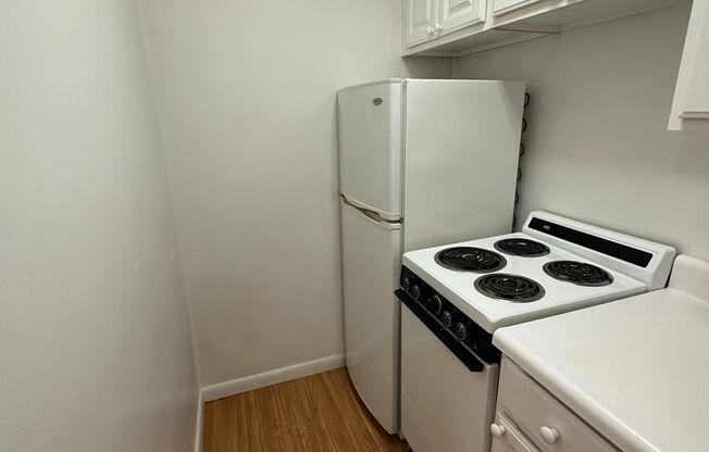 Studio, 1 bath, 332 sqft, $1,200