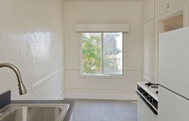 1 bed, 1 bath, $2,500, Unit 232