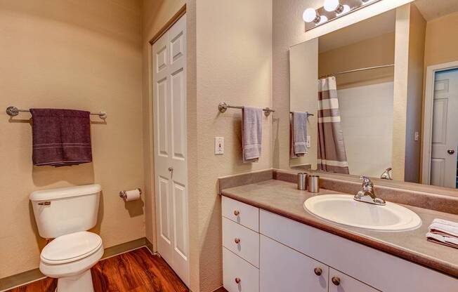 Modern Bathroom at Commons at Verandas in Tanasbourne Apartments, Hillsboro