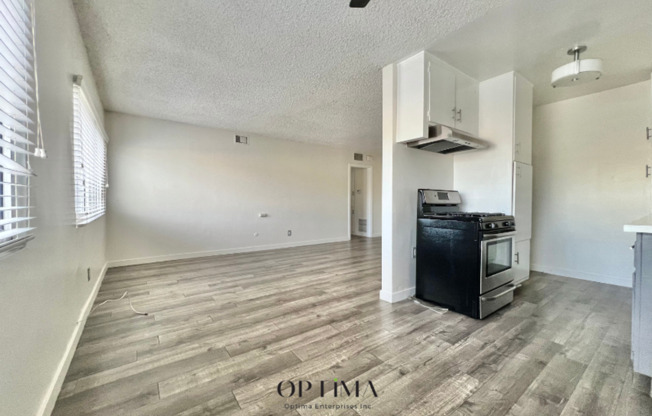 1 bed, 1 bath, $1,900, Unit 09