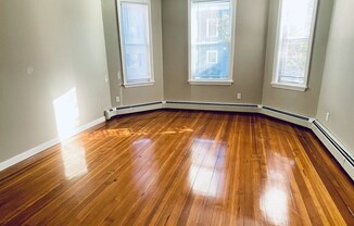 606 E 2