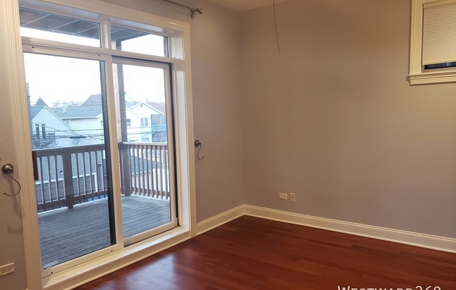 1924 W DIVERSEY PKWY