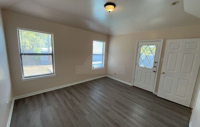 3 beds, 2 baths, $1,295