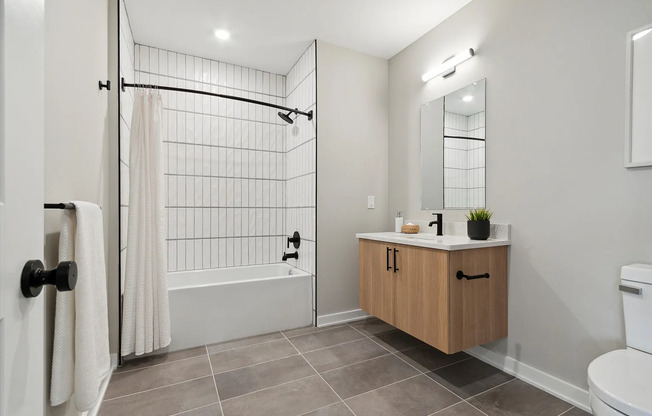 2 beds, 2 baths, 895 sqft, $2,150, Unit Unit 404