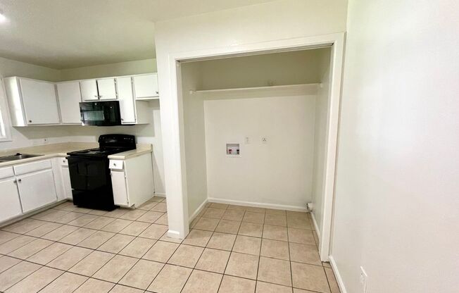 3 Bedroom / 1 Bath in Apartment in Truman Available Now!