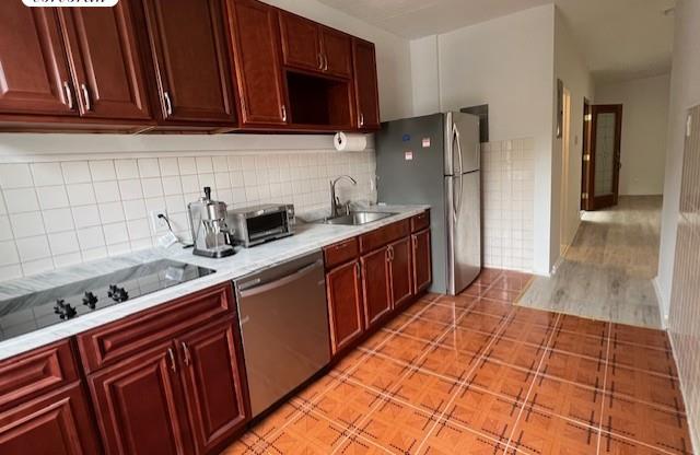 557 ROGERS AVE