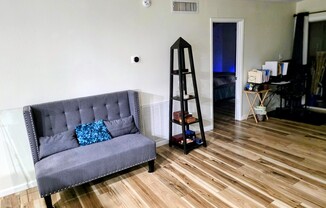 5306 N 15 DR
