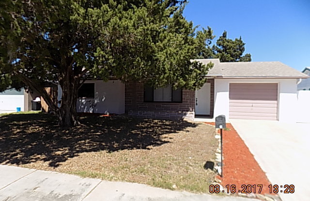 3 beds, 2 baths, $1,650