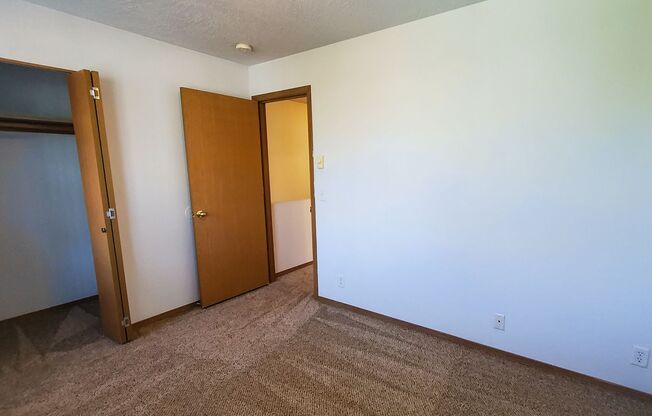 2 beds, 1.5 baths, 896 sqft, $1,495, Unit 660 LaSalle Street #1