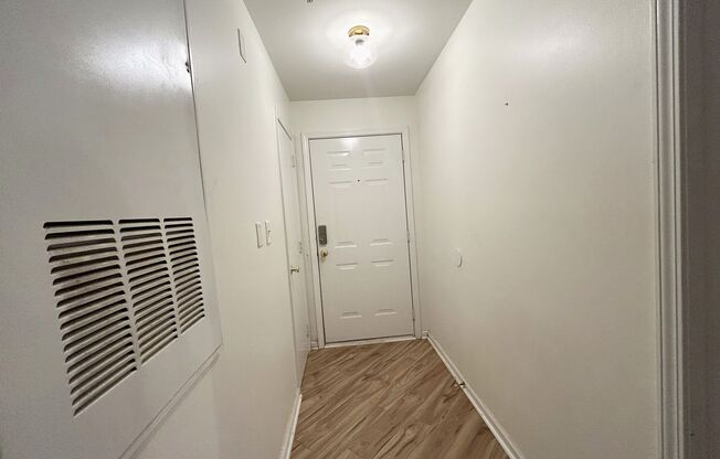 3 beds, 2 baths, $1,900, Unit Unit D