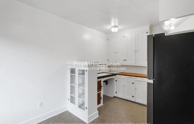 Charming Light-Filled One Bedroom Apartment In SE Portland!