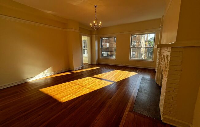 1 bed, 1 bath, 572 sqft, $1,485, Unit Old King Edward 17