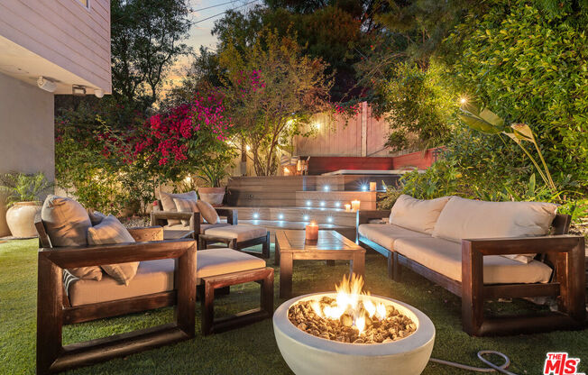 1110 N BEVERLY GLN BLVD