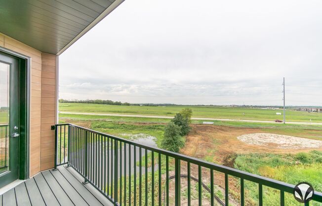 1 bed, 1 bath, 755 sqft, $1,295, Unit YH-2026