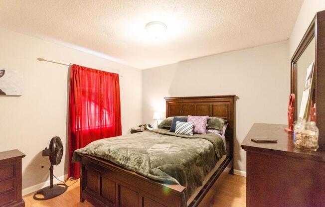 2 beds, 1 bath, 850 sqft, $1,100