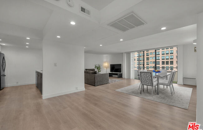 2 beds, 2 baths, 1,352 sqft, $5,100, Unit 1014