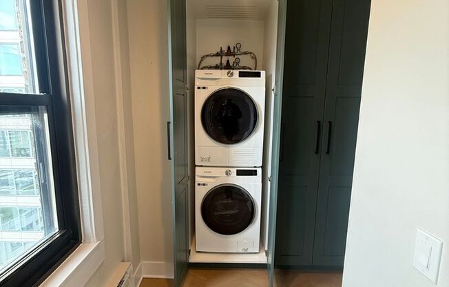 1 bed, 1 bath, 714 sqft, $2,642, Unit 1704