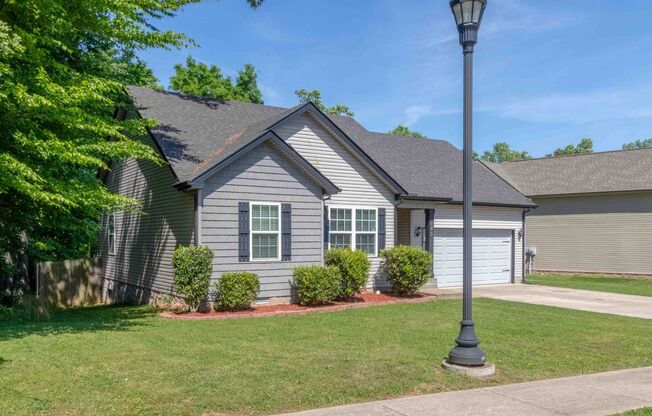 3 Bedroom 2 bath Pet Friendly Home For Rent!