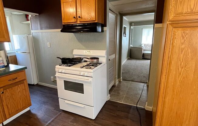 2 beds, 1 bath, 931 sqft, $1,200, Unit 509 N 53rd Ave W - Lower