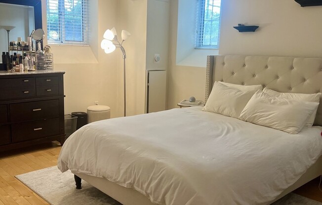 2 beds, 1 bath, 935 sqft, $3,850, Unit B301