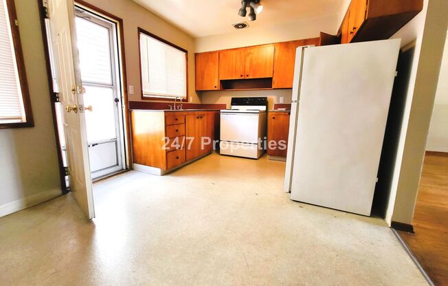 2 beds, 1 bath, $1,395, Unit 6714