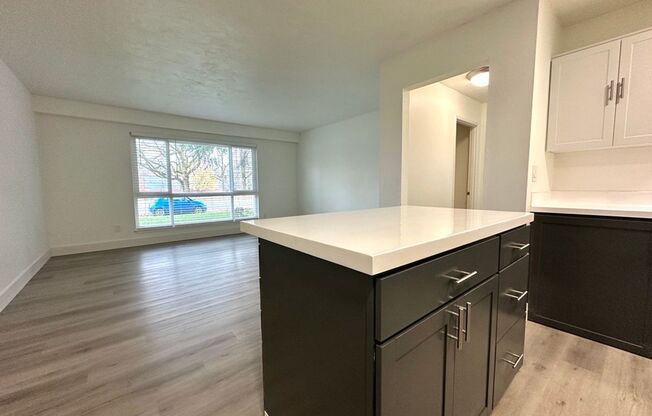 2 beds, 1 bath, 695 sqft, $1,525, Unit 62