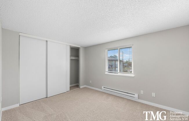 3 beds, 1 bath, 943 sqft, $1,550, Unit 37