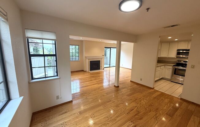 LARGE TWO BEDROOM TWO AND HALF BATH, QUAIL HOLLOW TOWNHOUSE, SHORT TERM RENTAL AVAILABLE TO 02-28-2026