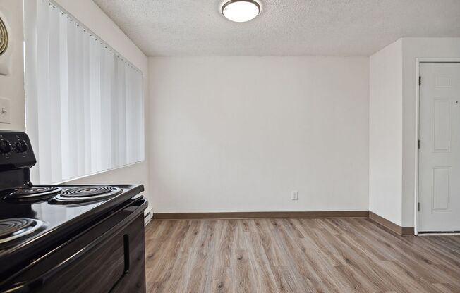 2 beds, 1 bath, 742 sqft, $1,595, Unit 45
