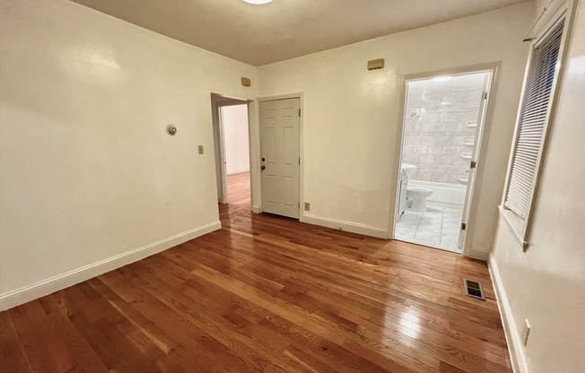 3 beds, 1 bath, 1,200 sqft, $2,730, Unit 1/F