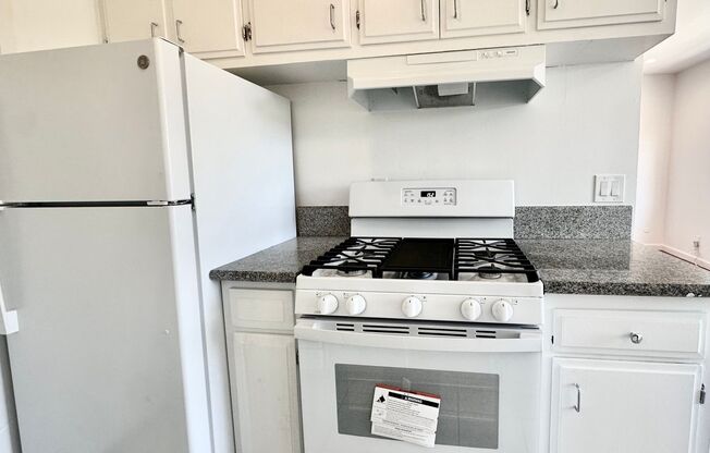 1 bed, 1 bath, $1,990, Unit 23