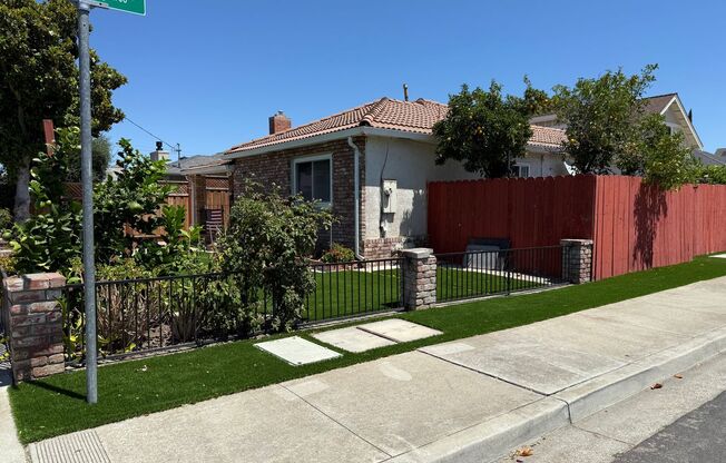 SINGLE STORY DOLL HOUSE ON CORNER LOT...3 BED/2BA WITH LAUNDRY ROOM