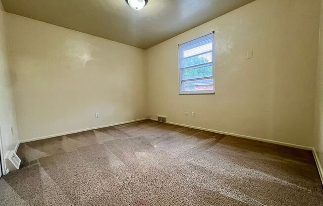 Magnificent 3 Bedroom Townhome with Garage! A Hidden Gem in Plum! Call Today!