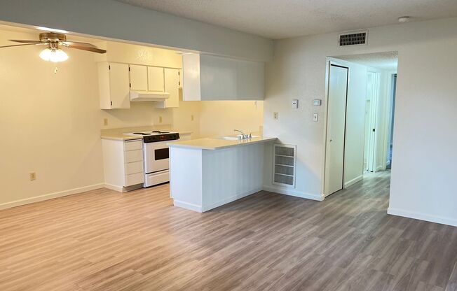 2 beds, 1 bath, 800 sqft, $1,295, Unit Unit B