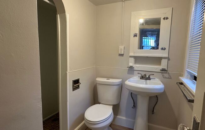 Studio, 1 bath, 320 sqft, $850, Unit C