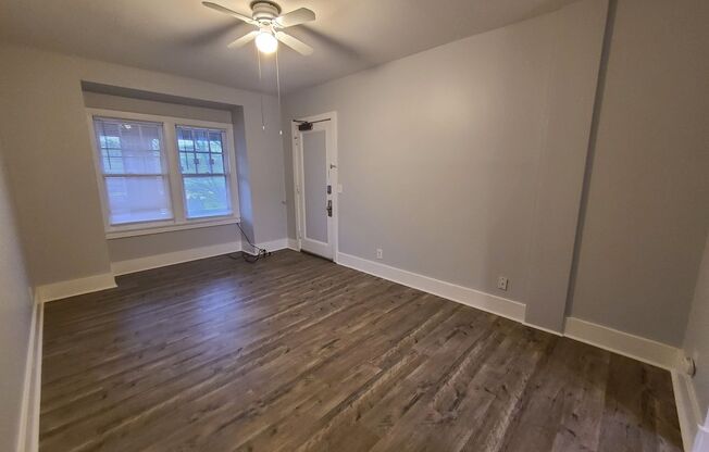 Studio, 1 bath, 200 sqft, $895, Unit 593-09 Park Ave