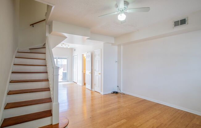 Lovely 2 BR/1 BA Townhome in NoMa!