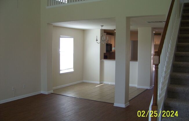 Excellent 4 bedroom in Hutto that shows like new
