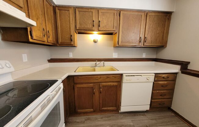 1761-1763 E Lacona Avenue