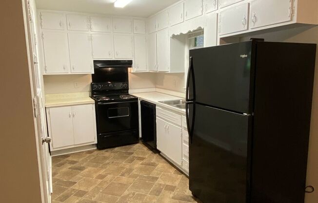 2 beds, 1 bath, $1,195, Unit 3632-A