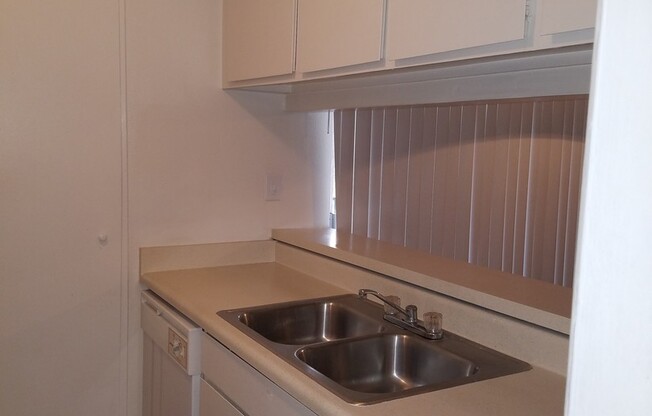 1 bed, 1 bath, 714 sqft, $840, Unit *604