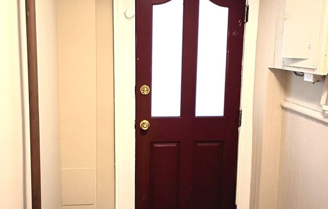 Modern Capitol Hill Location Basement Newly Renovated Unit with 1 Bedroom, 1 Bathroom,