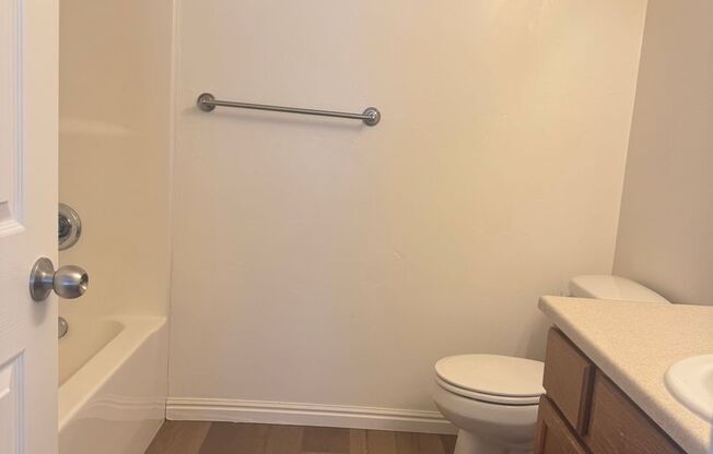 2 beds, 2 baths, 1,076 sqft, $1,350, Unit 9C